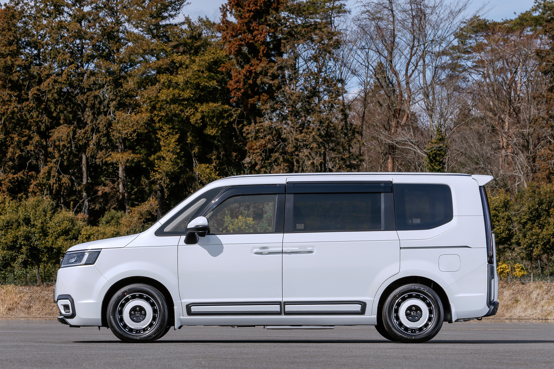 「AIR（エアー）」に「SPORTS MIX」をキーワードにしたエクステリアアイテムを設定