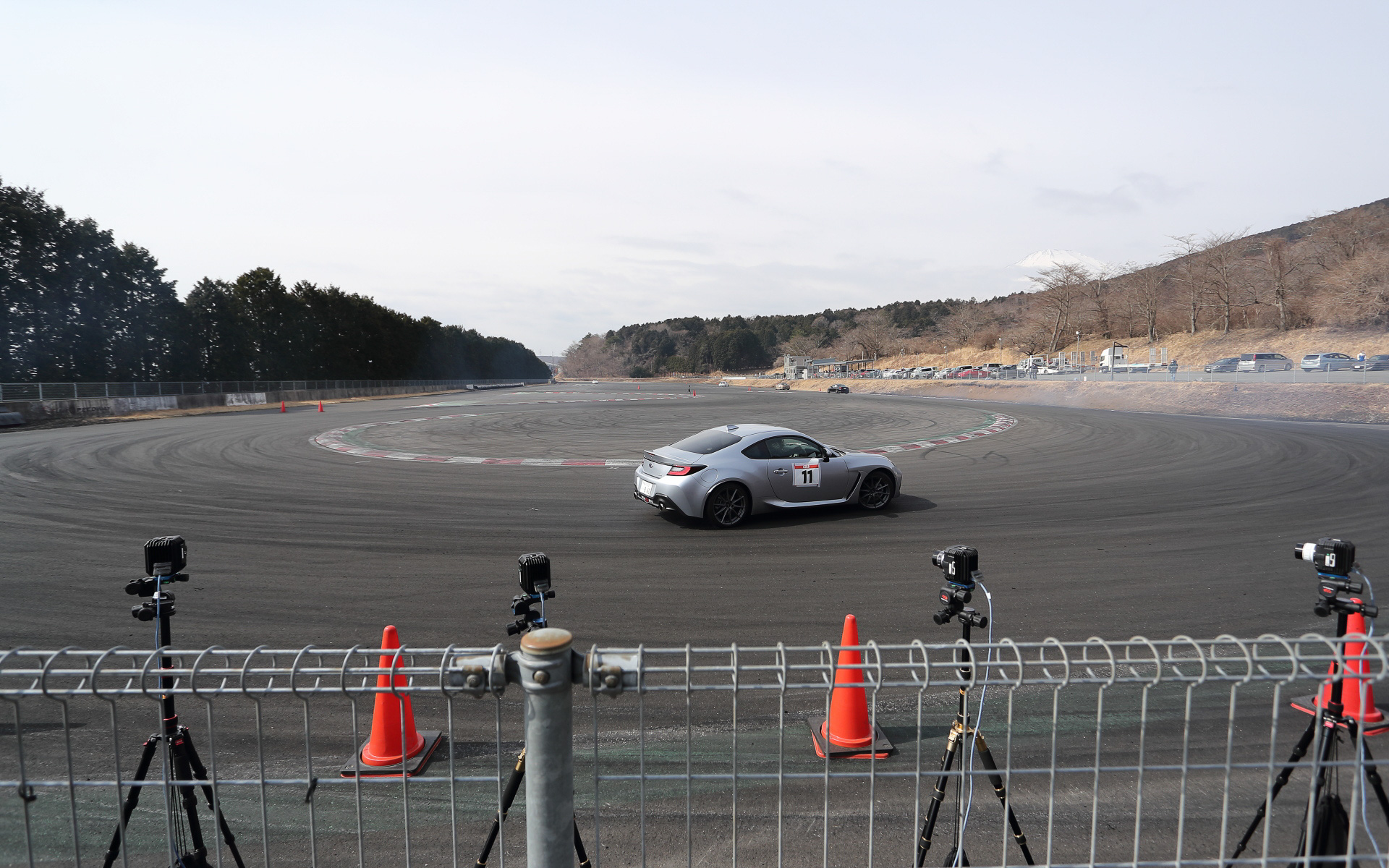 この一連の走行が、さまざまな視点から見ることが可能な動画になる