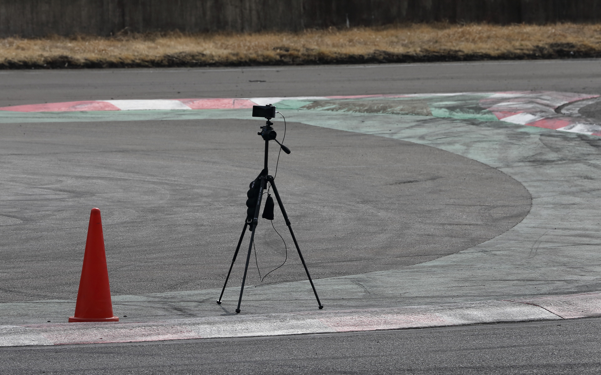 ちなみにこちらは同時に実証実験をしていたスマートフォンなどによるモニタリングシステム。ソニーの5Gスマートフォンを用いて、リアルタイムに各所をモニタリングしていく。5Gならではサービスを作り上げていく