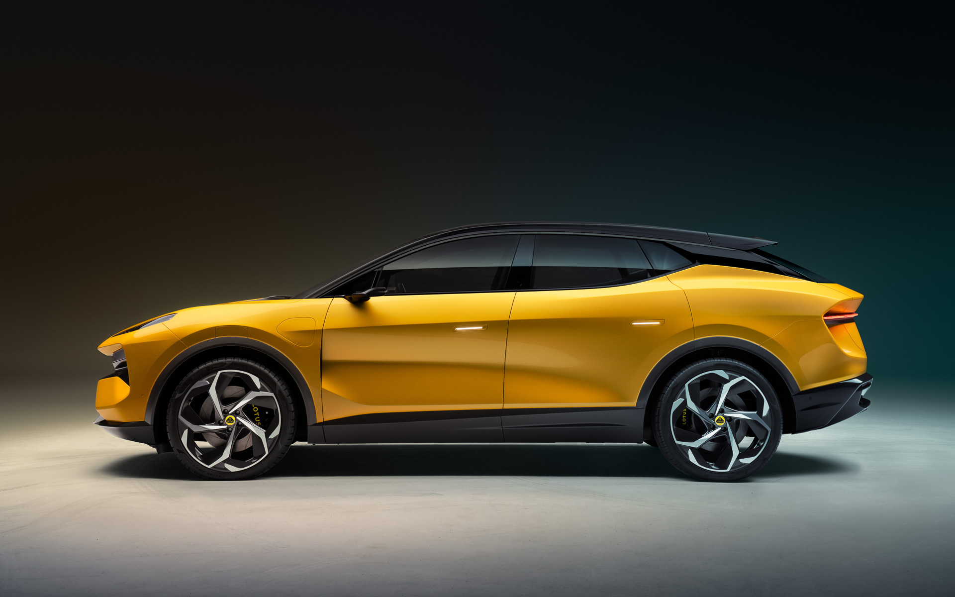 エレトレのボディサイズは5103×2231×1630mm（全長×全幅×全高。電動リアミラーディスプレイ車の全幅は2135mm）、ホイールベースは3019mm