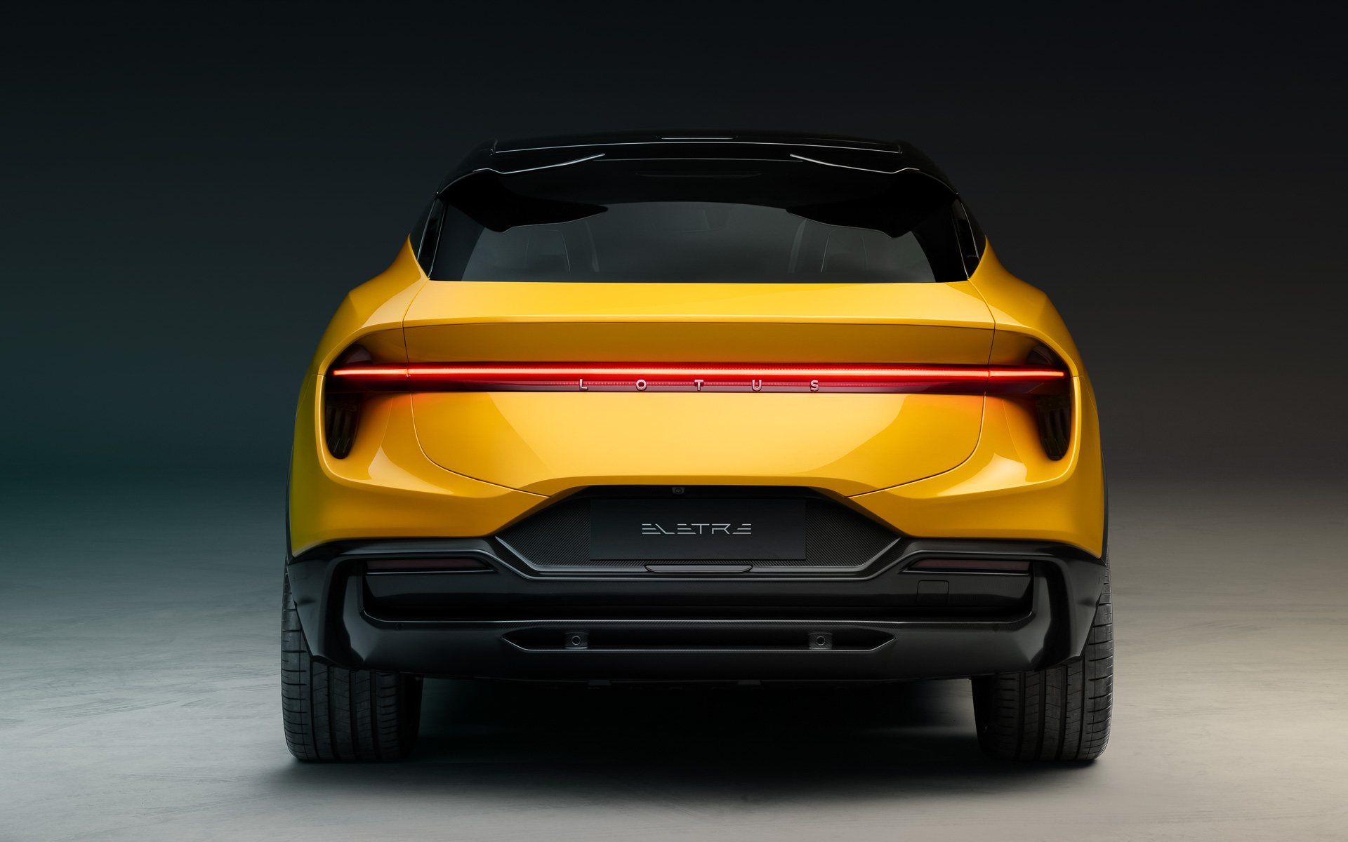 エレトレのボディサイズは5103×2231×1630mm（全長×全幅×全高。電動リアミラーディスプレイ車の全幅は2135mm）、ホイールベースは3019mm