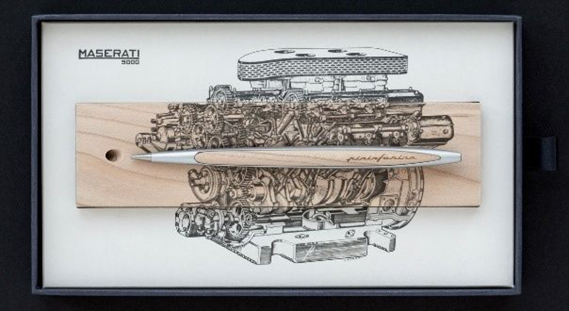 イベント期間中に会場で撮影したグレカーレの写真とともに「＃グレカーレ東京」を付けた投稿者の中から抽選で15名にマセラティオリジナルのくるみの木とアルミニウムを原材料としたボールペンがプレゼントされる（当選者にのみSNS上で後日連絡される）