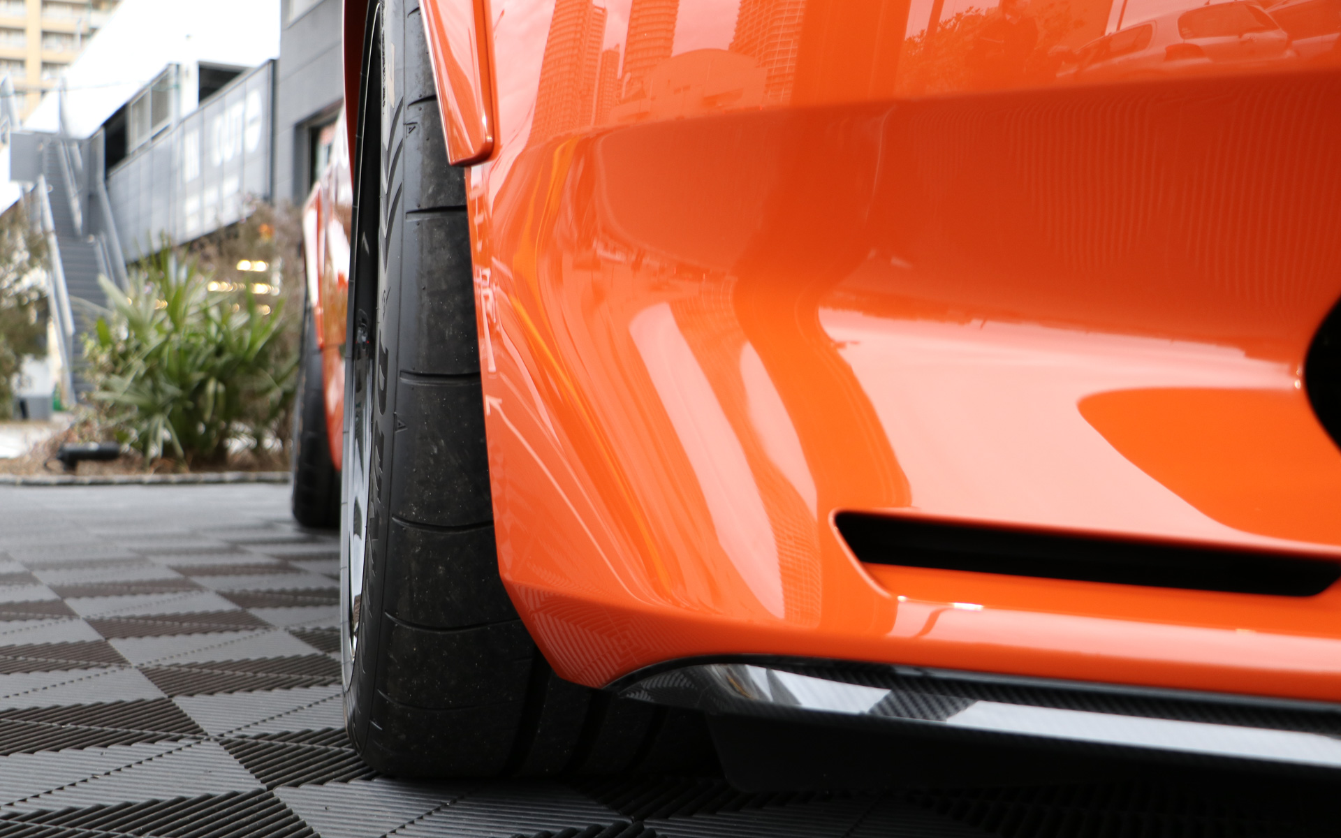 フロントタイヤの前からの見え方