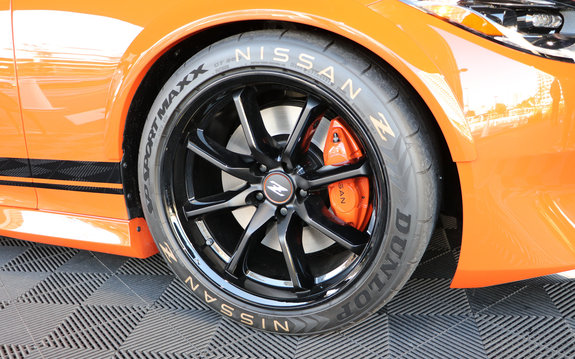 8本スポークの深リムホイール