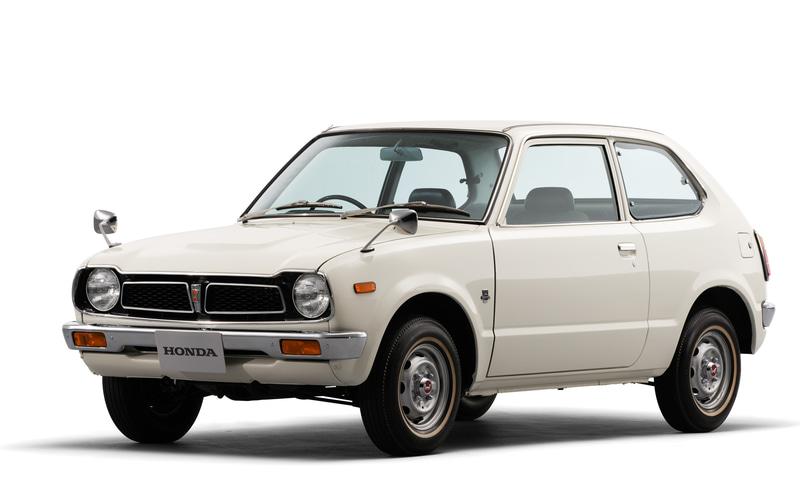 ホンダ、発売50周年の「シビック」をテーマに「オートモビル