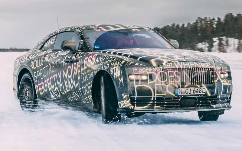 ロールス・ロイス、初のバッテリEV「スペクター」がスウェーデンでの
