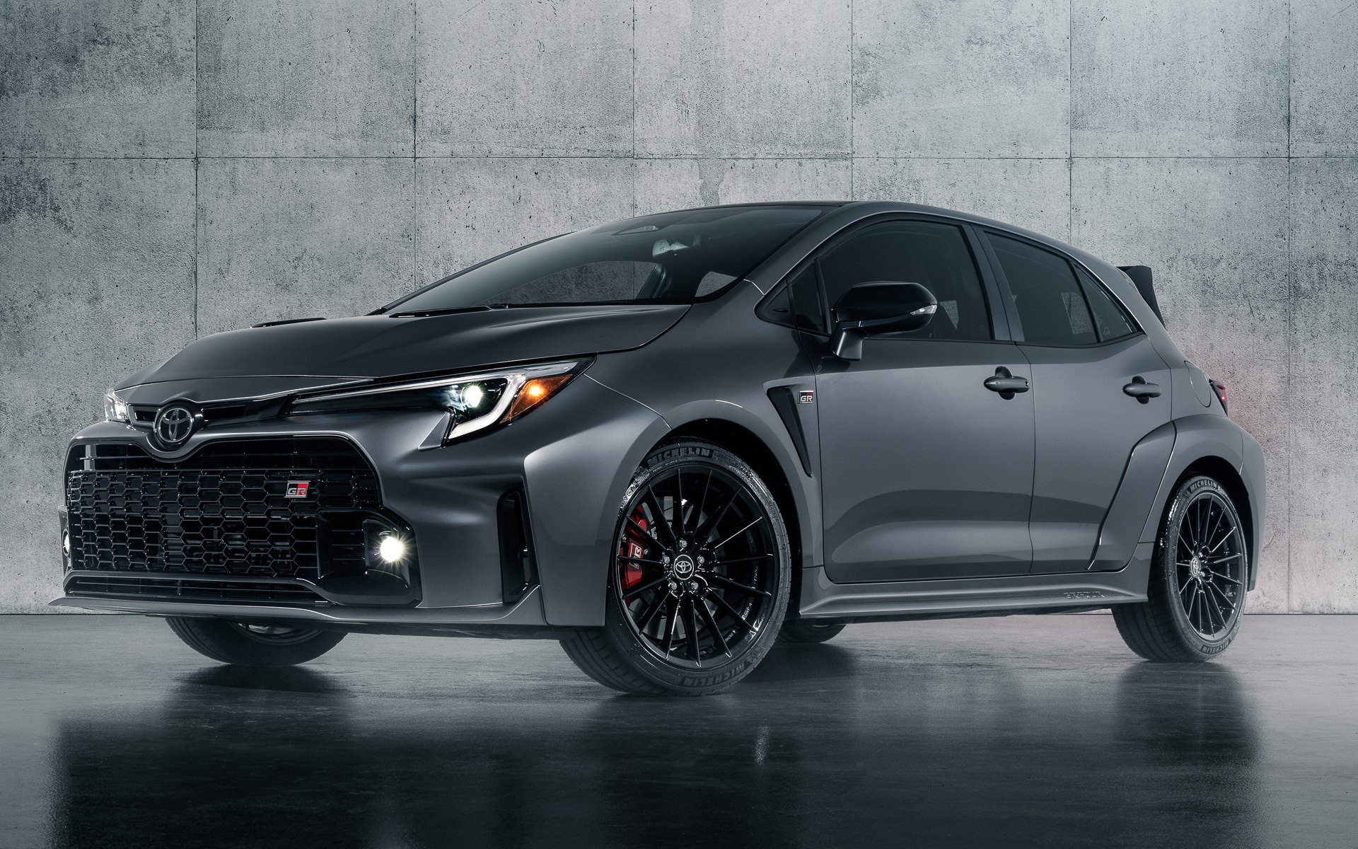 2023年限定モデルの「サーキットエディション」（北米仕様、プロトタイプ）、ボディカラーは専用色の「ヘビーメタル」