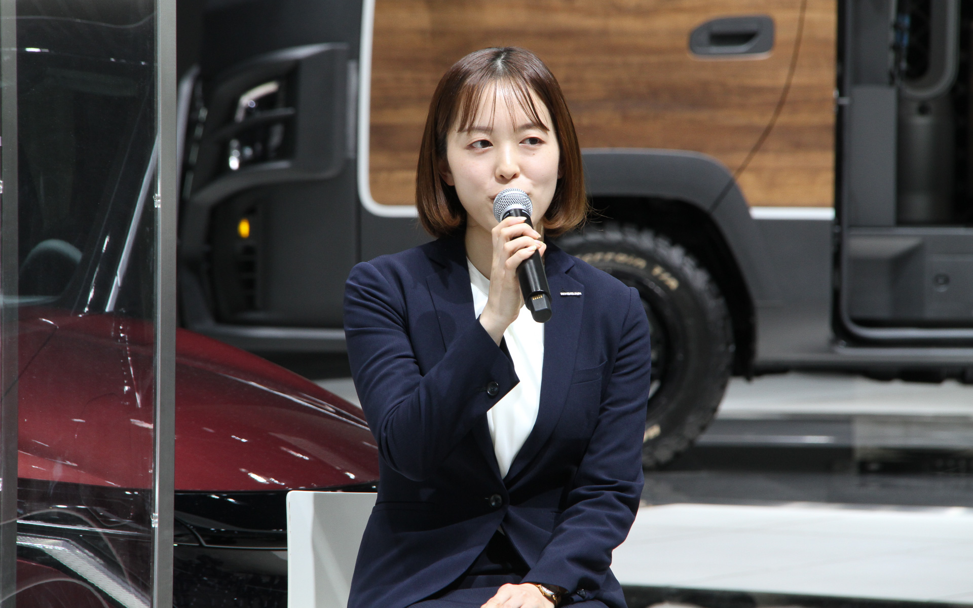 パネルディスカッションに出席したR＆Dパワートレーン実験部の山野賢志さん（左）、生産部門生産技術研究開発センターの高橋美樹さん（右）