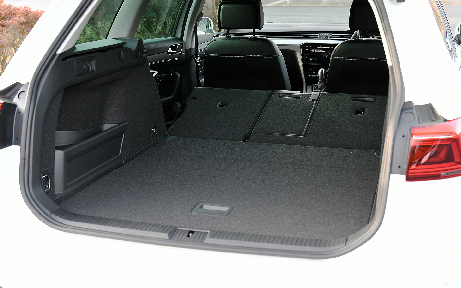 後席を折りたためばさらに拡大