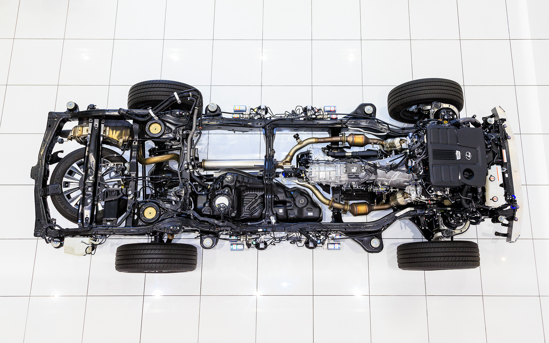 TNGA GA-Fプラットフォームを採用するレクサス LX600。ランドクルーザーも同じプラットフォームだが、レクサス向けにチューニングされている