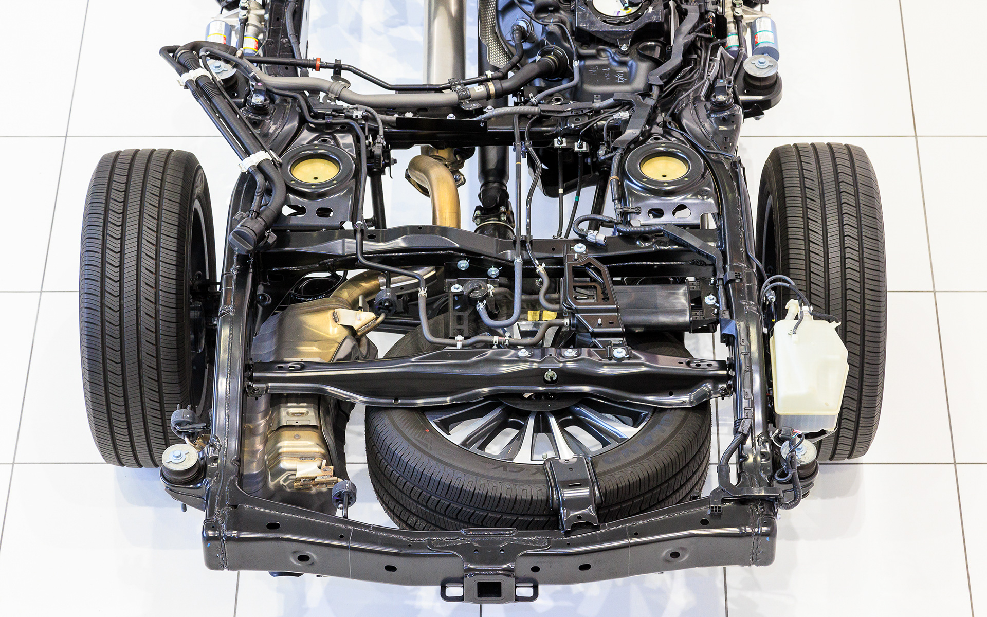 リアサスペンションは伝統のリンク式。信頼性を重視した作り