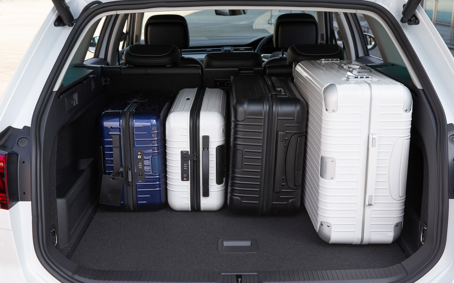 後席を倒さなくても大容量のラゲッジスペース