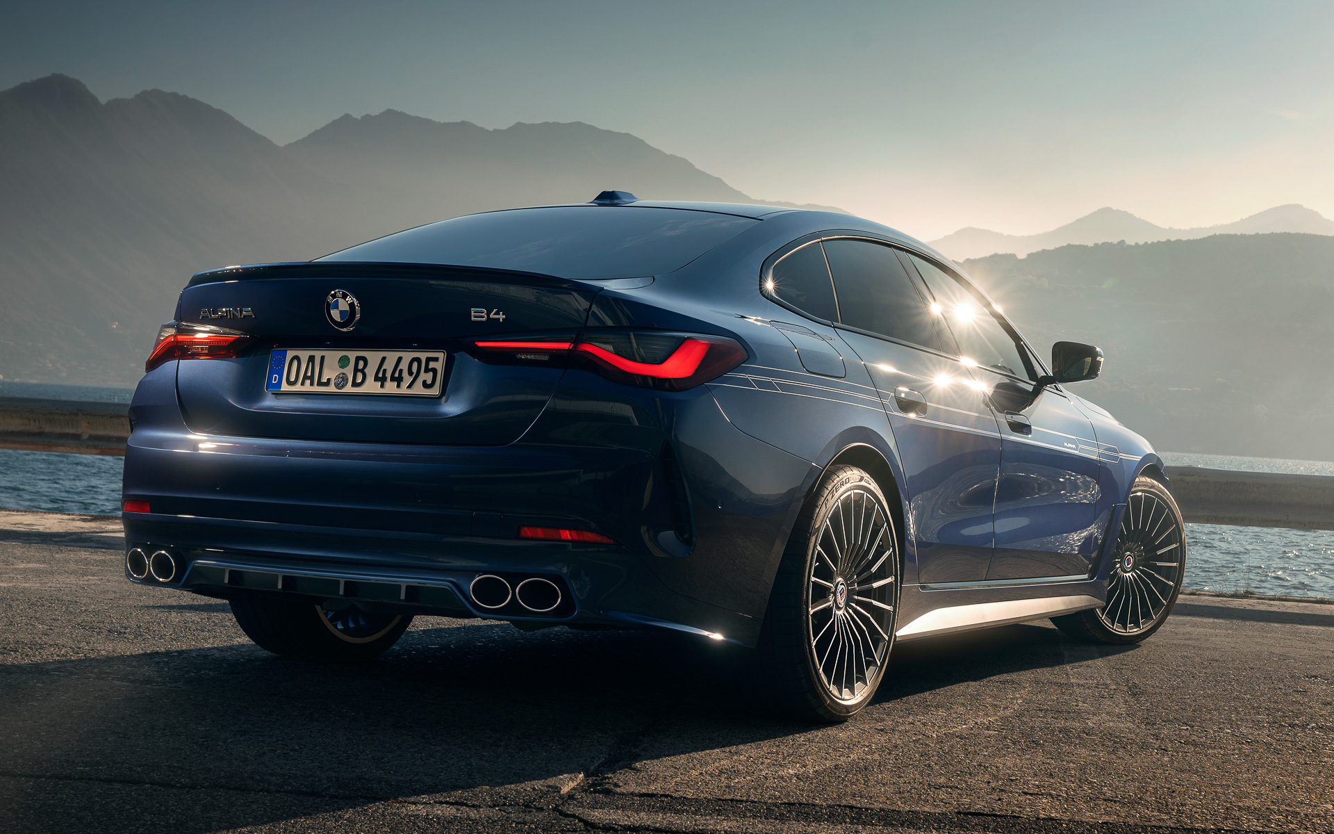 ボディサイズは4792×1850×1440mm（全長×全幅×全高）、ホイールベースは2856mm、車両重量は1965kg