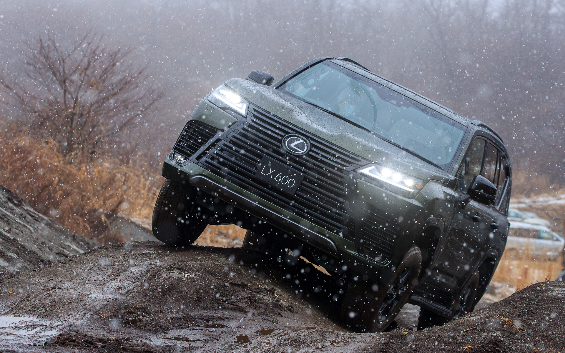 18インチタイヤを履くLX600 オフロード