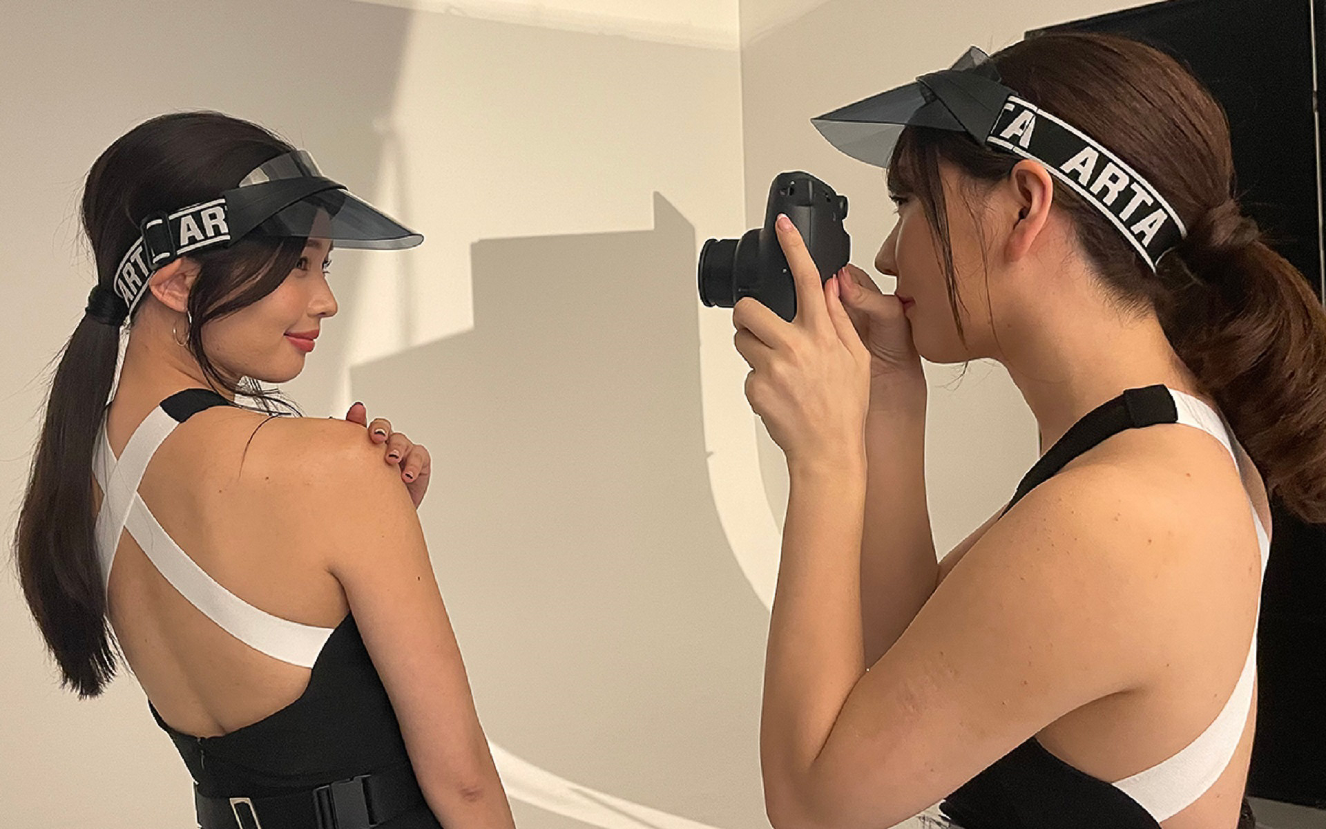 6人がお互いに撮影し合った、このキャンペーンだけの写真が抽選でプレゼントされる