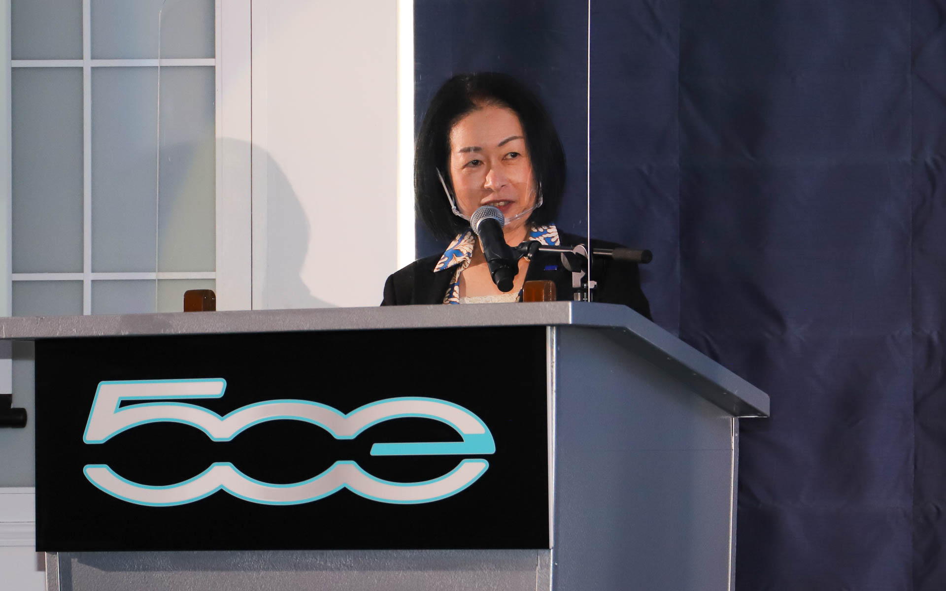 発表会の司会進行を務めたStellantisジャパン株式会社 PRダイレクター 清水良子氏