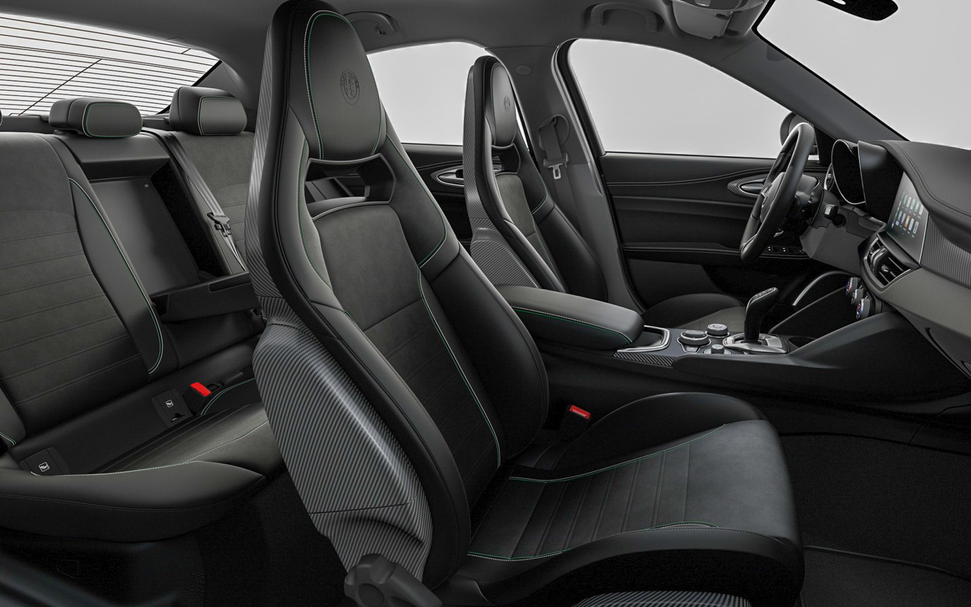 クアドリフォリオには新たにスパルコ製カーボンバケットシートが採用された