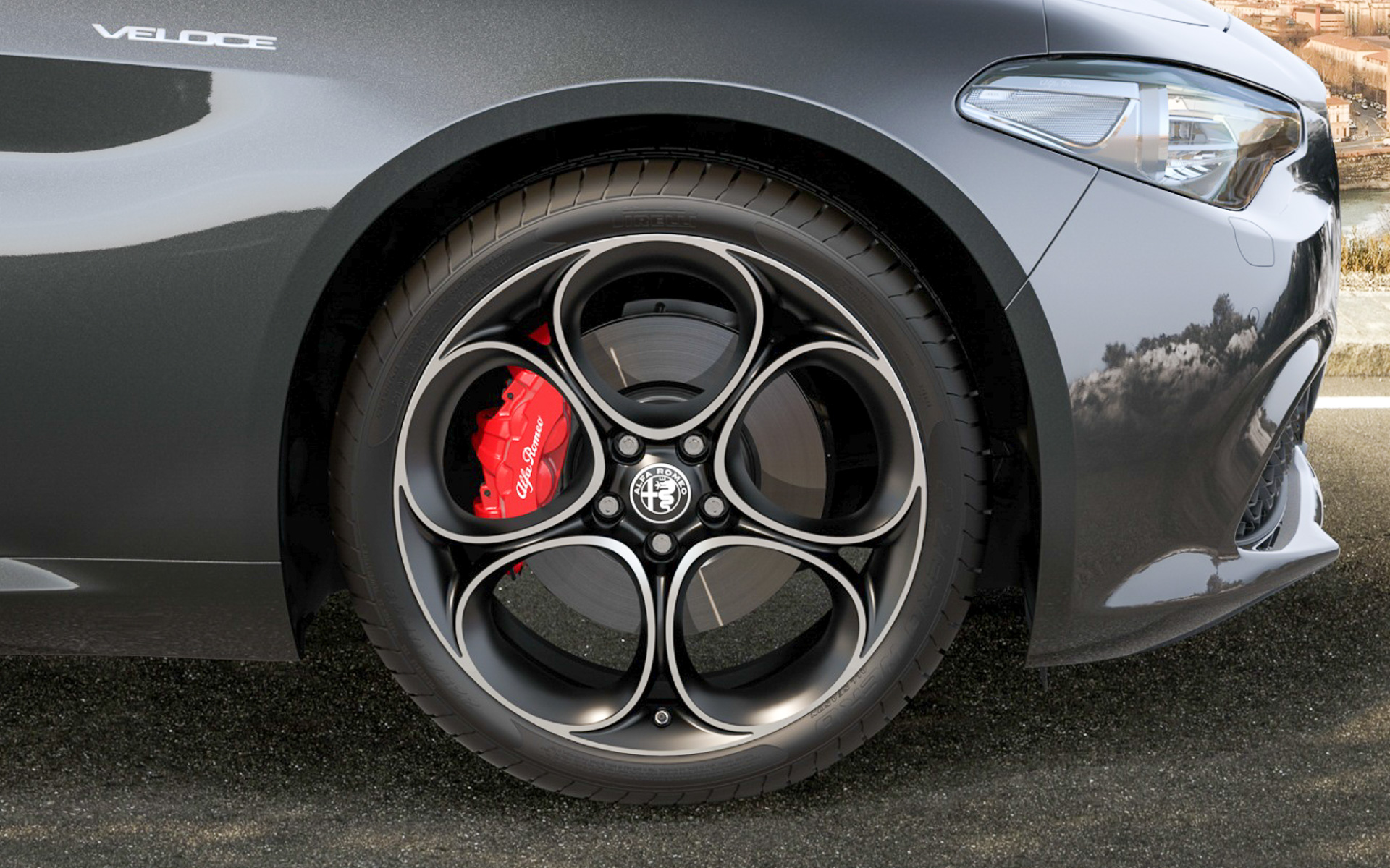 ヴェローチェは新デザインのアルミホイール（19インチサイズ）が新たに採用された