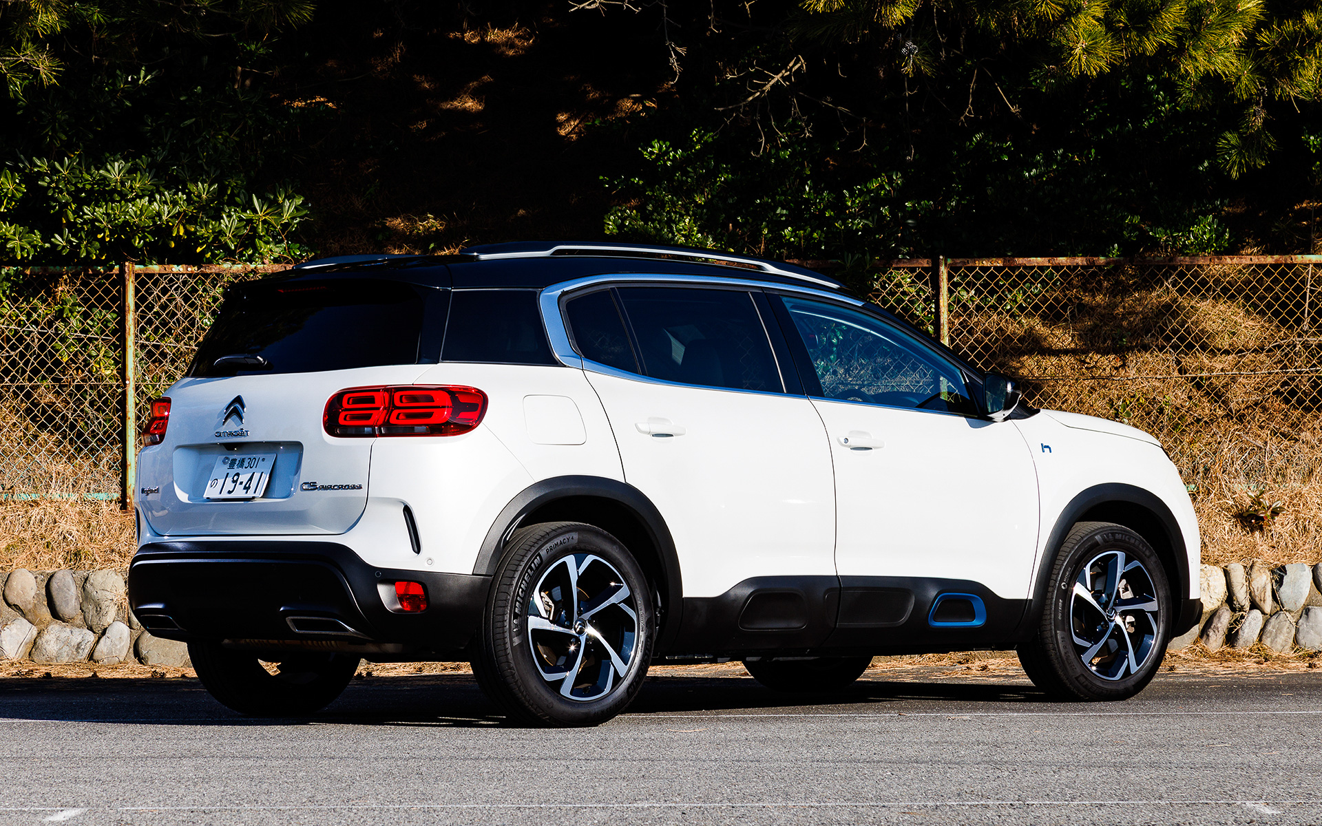 今回試乗したのは2021年6月に発売されたシトロエン初のプラグインハイブリッドモデル「C5 エアクロス SUV プラグインハイブリッド」（571万2000円）。ボディサイズは4500×1850×1710mm（全長×全幅×全高）。ホイールベースは2730mm。車両重量は1860kg
