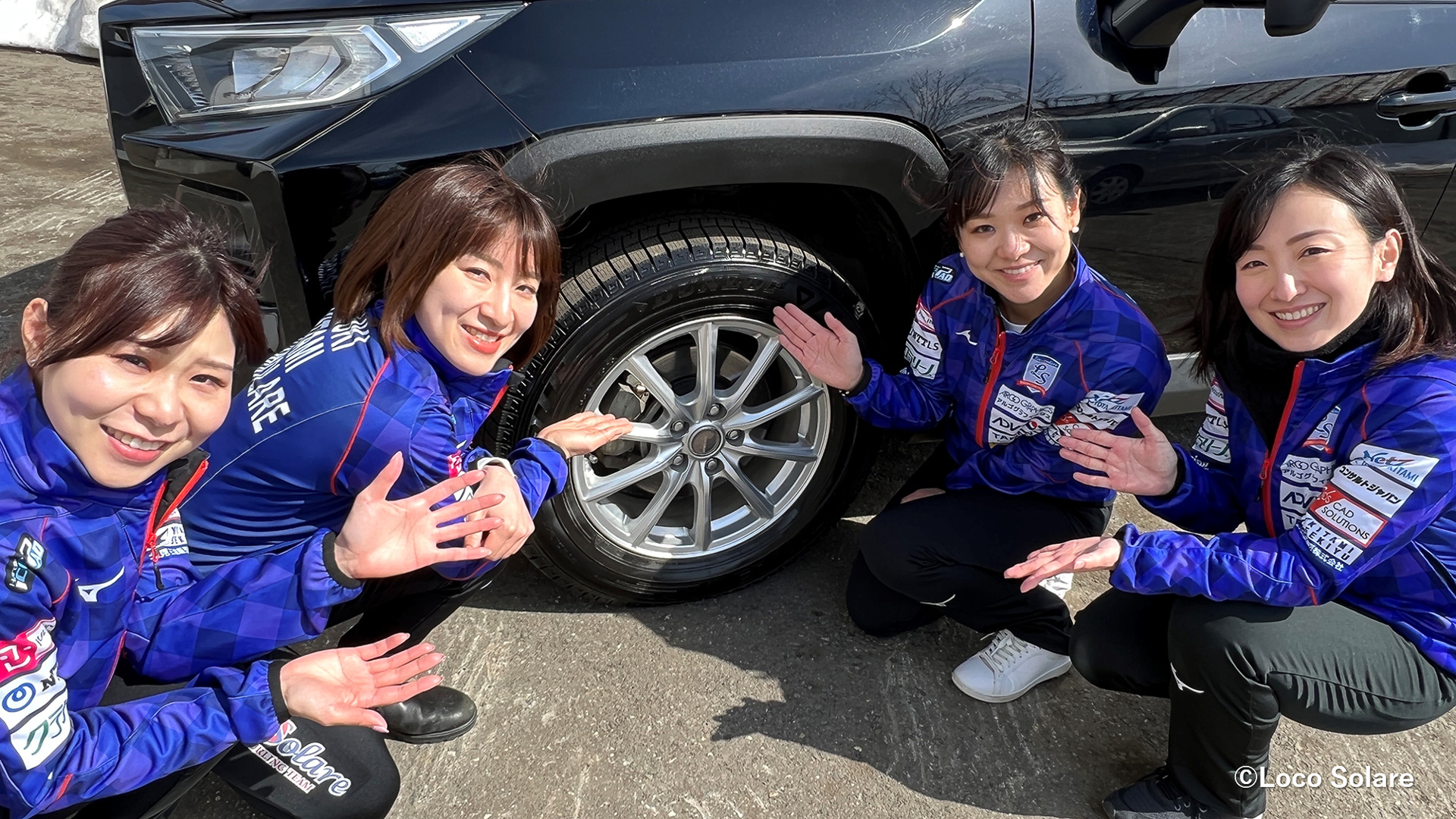 クルマ移動が多いというカーリングチーム「ロコ・ソラーレ」のメンバーも、ダンロップの「2022年春の全国タイヤ安全点検活動」の無料タイヤ点検を体験
