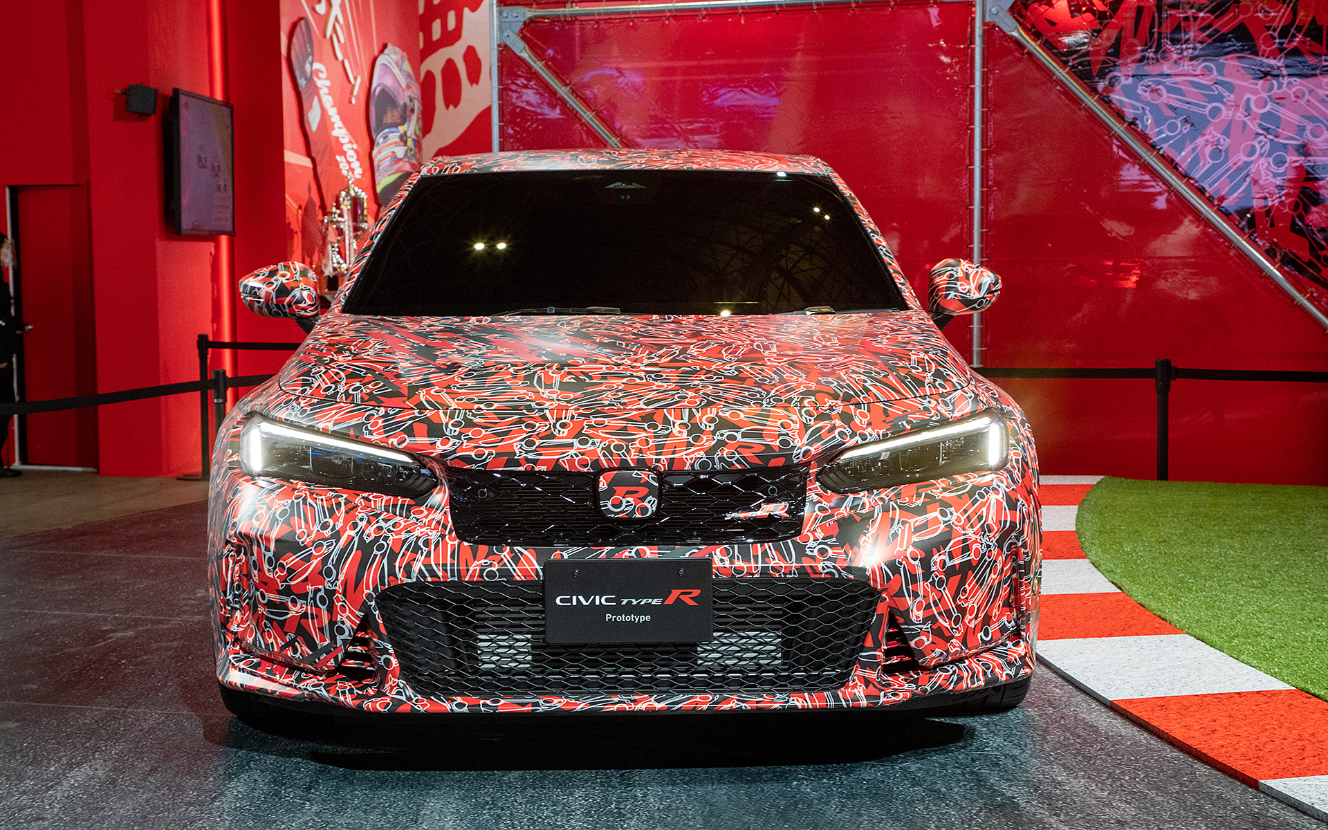 写真は東京オートサロン2022に展示された「シビック TYPE R プロトタイプ」