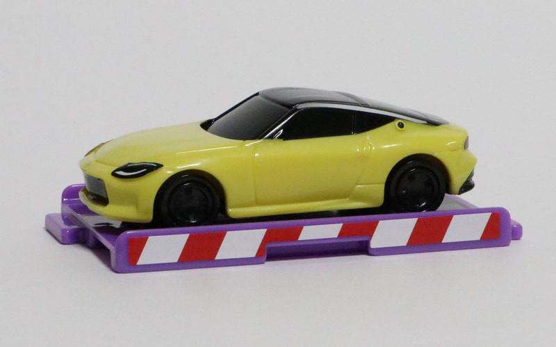 マクドナルド、「ハッピーセット トミカ」の施設＆道路パーツ付き