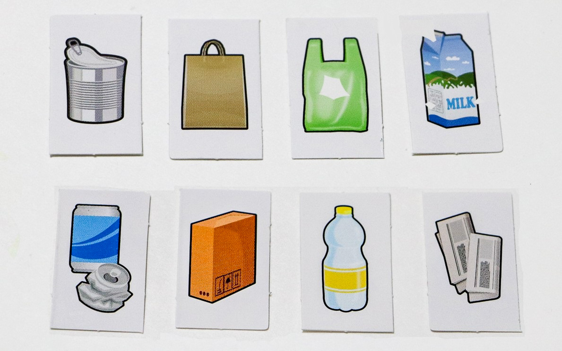 ごみカードは裏返すと別のイラストが描かれている