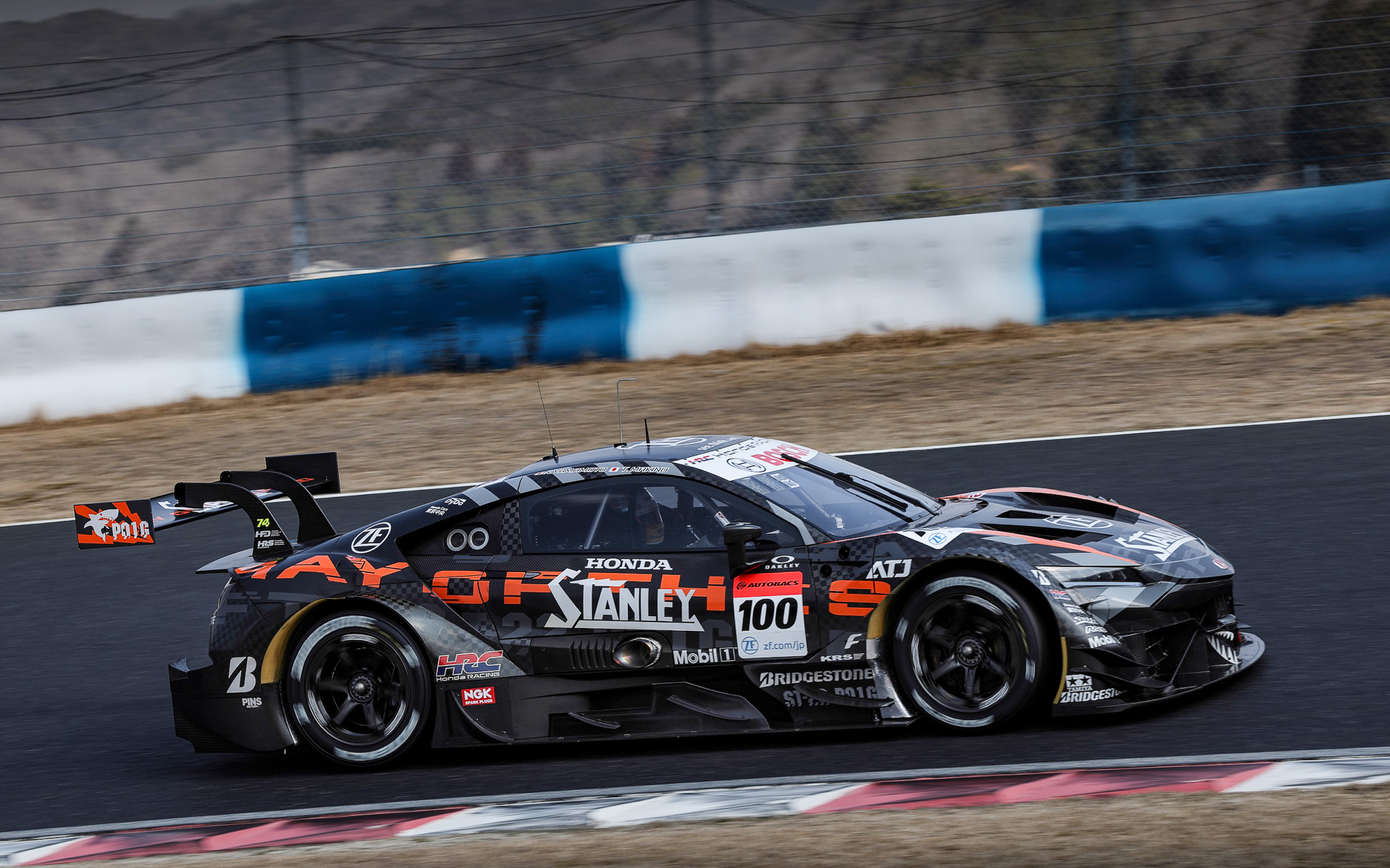 ZFは2022年シーズンも、SUPER GTのGT500クラスに参戦するチームクニミツをサポートする