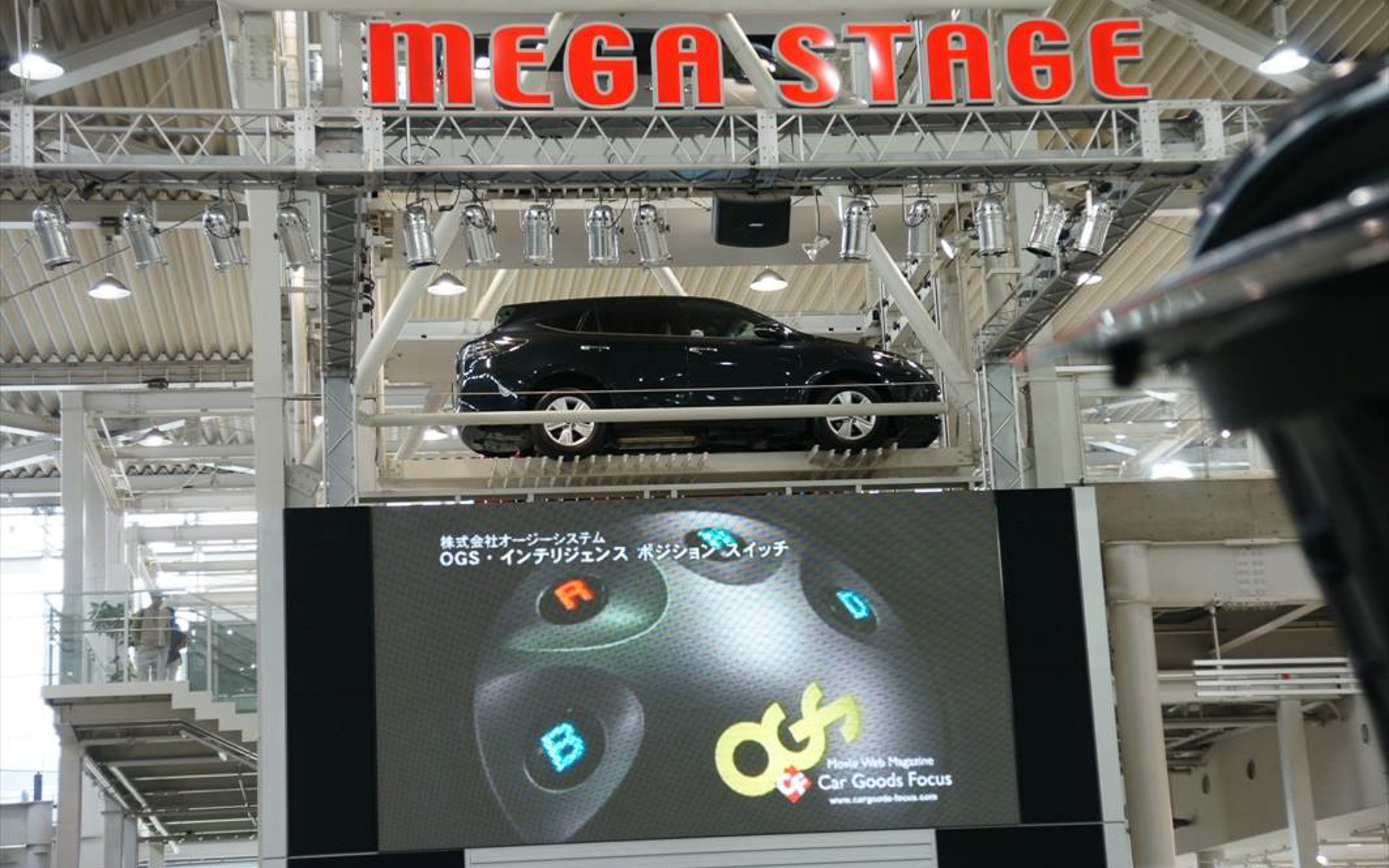 2014年のときはパーツメーカーとして、メガウェブにカスタマイズしたプリウスを出展していました