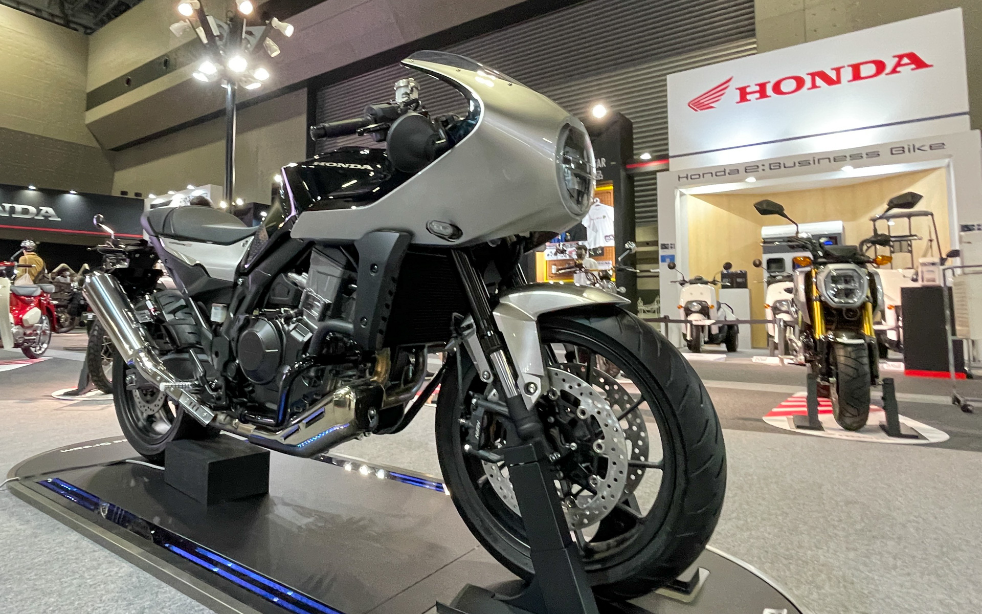 会場に展示されたホンダ「ホーク11」