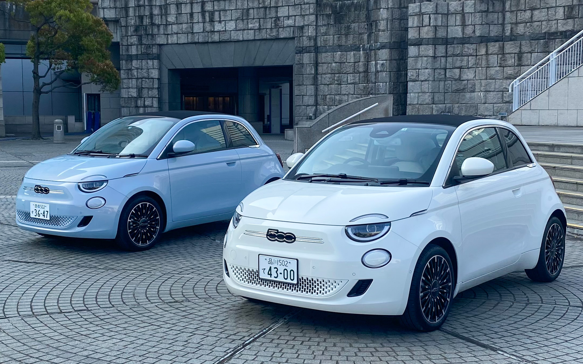 誰が見てもフィアット500の一員だと分かる、500eのカブリオレモデル「500e Open」。ガソリン車とは全体の約96％がまったく別モノだといい、同じところは窓ガラスというのが驚き。個人的には、フロントマスクに「FIAT」のエンブレムがないのも衝撃的でした。価格は450万円～495万円で、サブスク型カーリース「FIAT ECO PLAN」を利用すると、年齢や保険等級を問わない任意自動車保険や車両保険、万一の際の弁護士費用までを含めて500e POPで月額5万3900円（ボーナス払い10回11万円）となるそうです