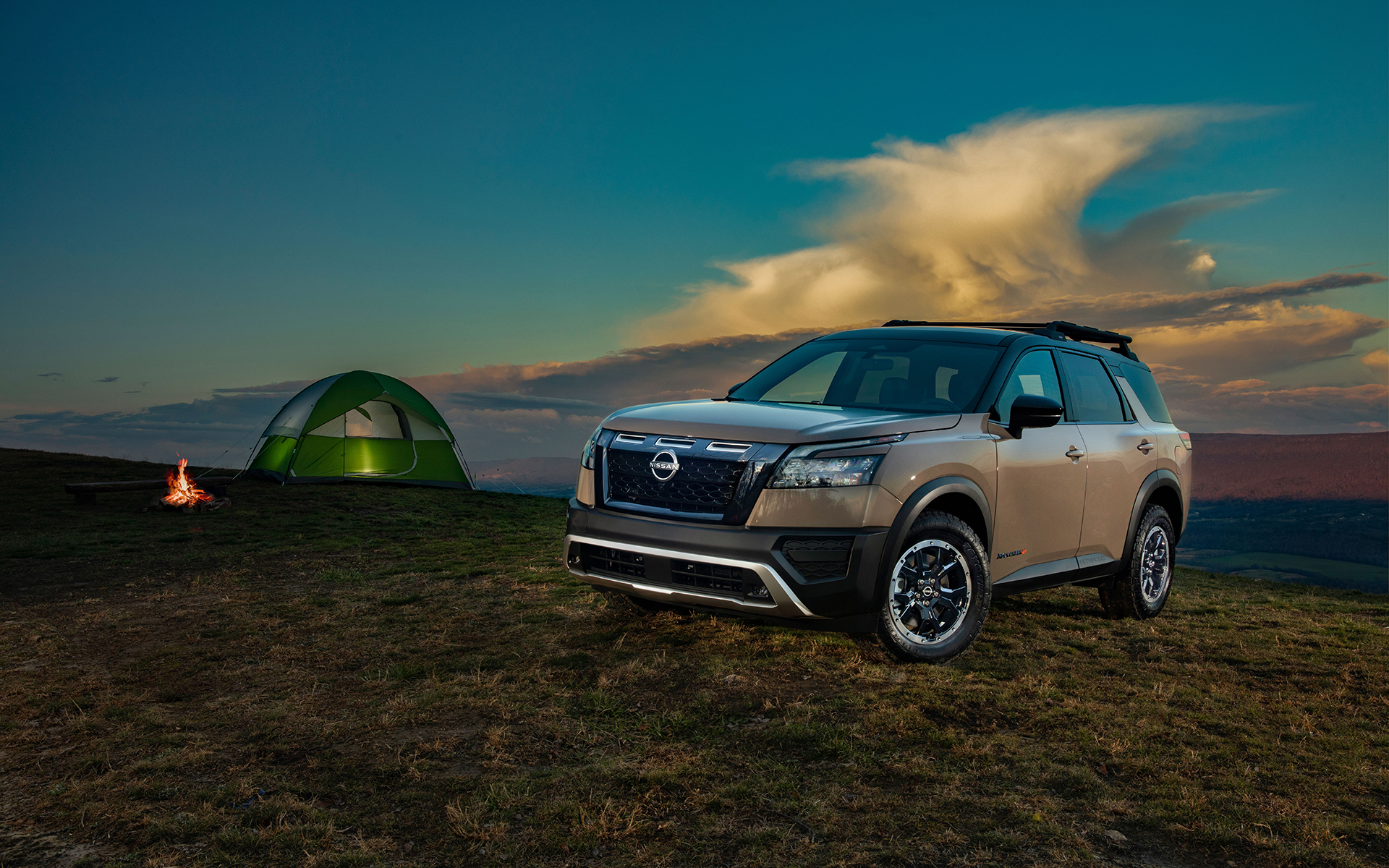 パスファインダー ロッククリークではオフロード用のチューンドサスペンションや18インチのオールテレインタイヤなどを装備