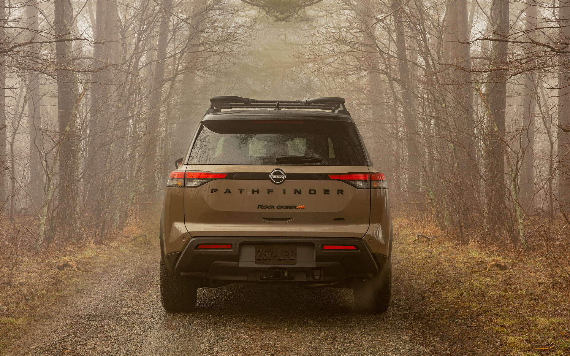 パスファインダー ロッククリークではオフロード用のチューンドサスペンションや18インチのオールテレインタイヤなどを装備