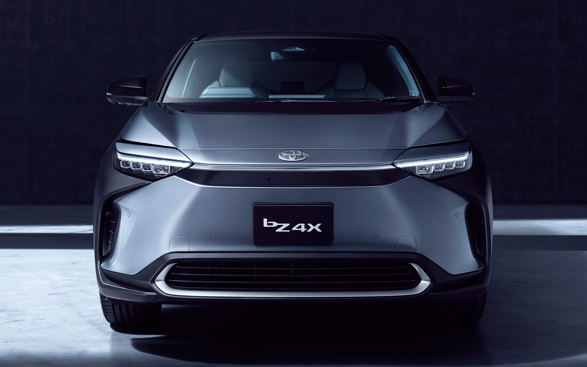 薄いバンパーでBEVの独自性を表現