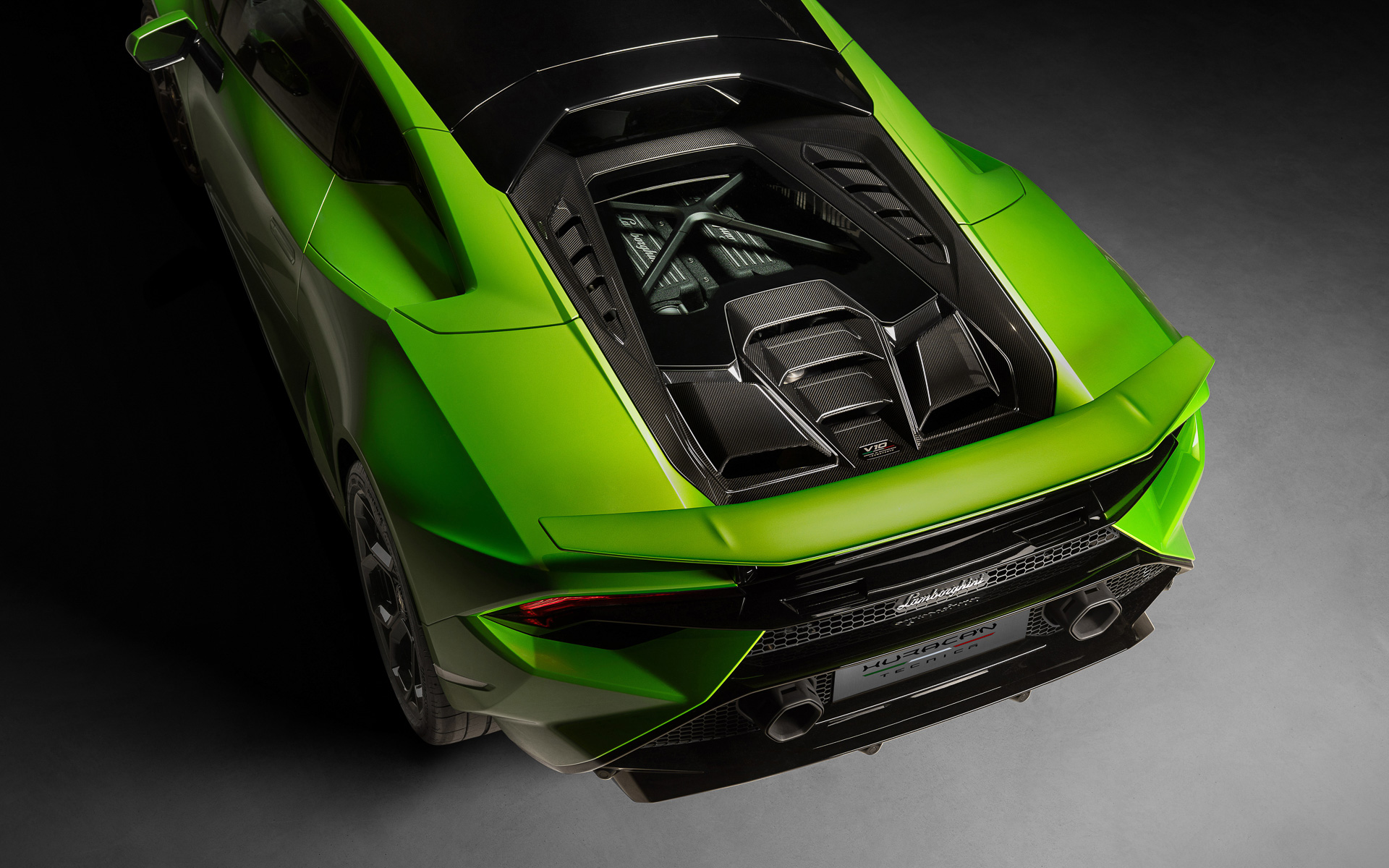 ウラカン テクニカのボディサイズは4567×1933×1165mm（全長×全幅×全高。全幅はミラーをのぞく）、ホイールベースは2620mm