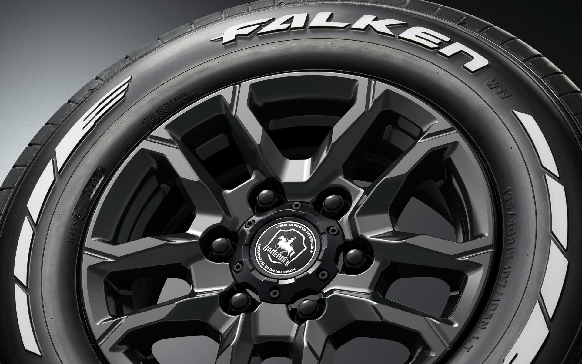 新商品のKOSEI ベアロックBISON（バイソン）〈ブラック〉は15インチ アルミホイール&タイヤセットの「KOSEI ベアロック BISON〈ブラック〉&ファルケン W11」も用意。21万1200円（2022年6月下旬発売予定）