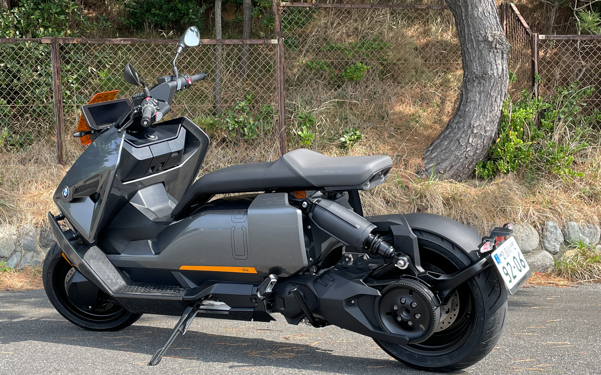 車重は231kgだがバランスを崩して立ちごけするような不安はなかった