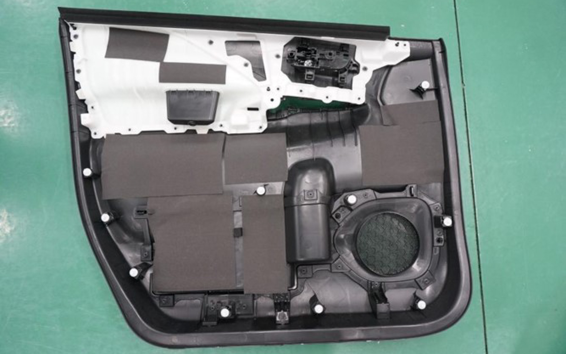 実際の施工例（セレナのリアドア）