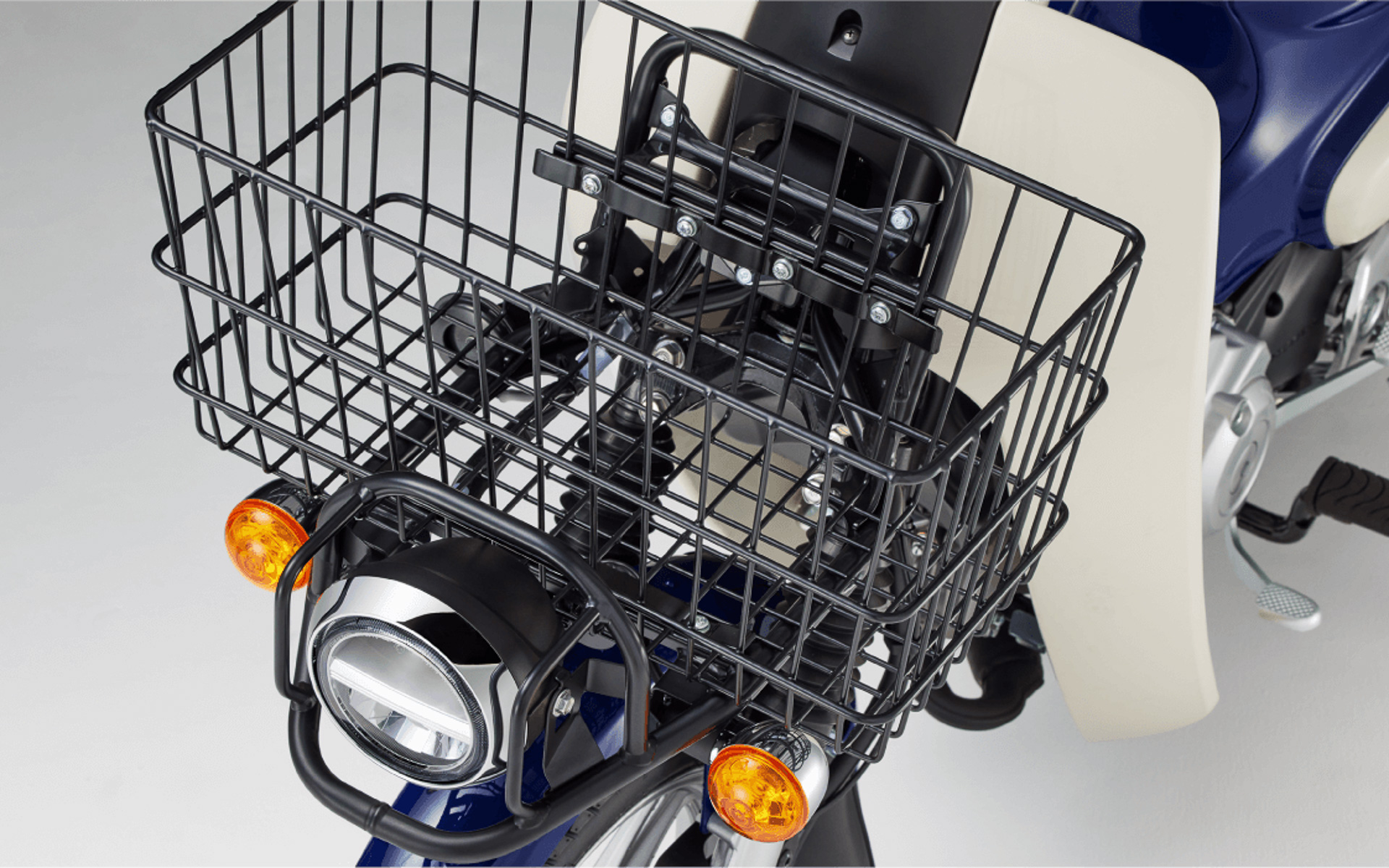 大型のフロントバスケット