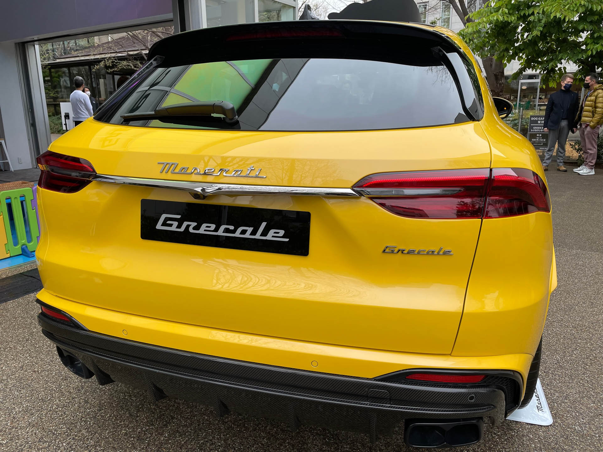 グレカーレの後ろ姿。前後のまとまりもバランスがとれていました。今回のコラムは、マセラティ・クラブ・オブ・ジャパン代表の越湖信一さんが企画構成著作を担当した「MASERATI COMPLETE GUIDE II」を参考にさせていただきました