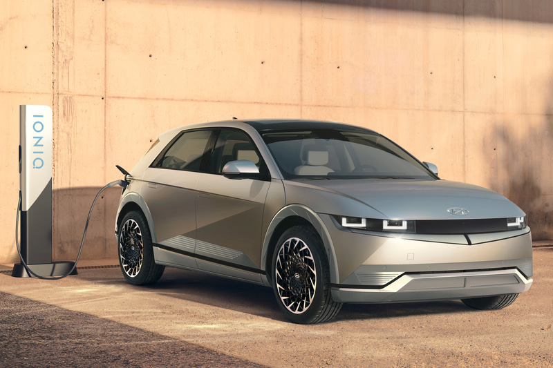 ヒョンデの「アイオニック 5」がワールド・カー・オブ・ザ・イヤーをはじめ3部門で受賞した