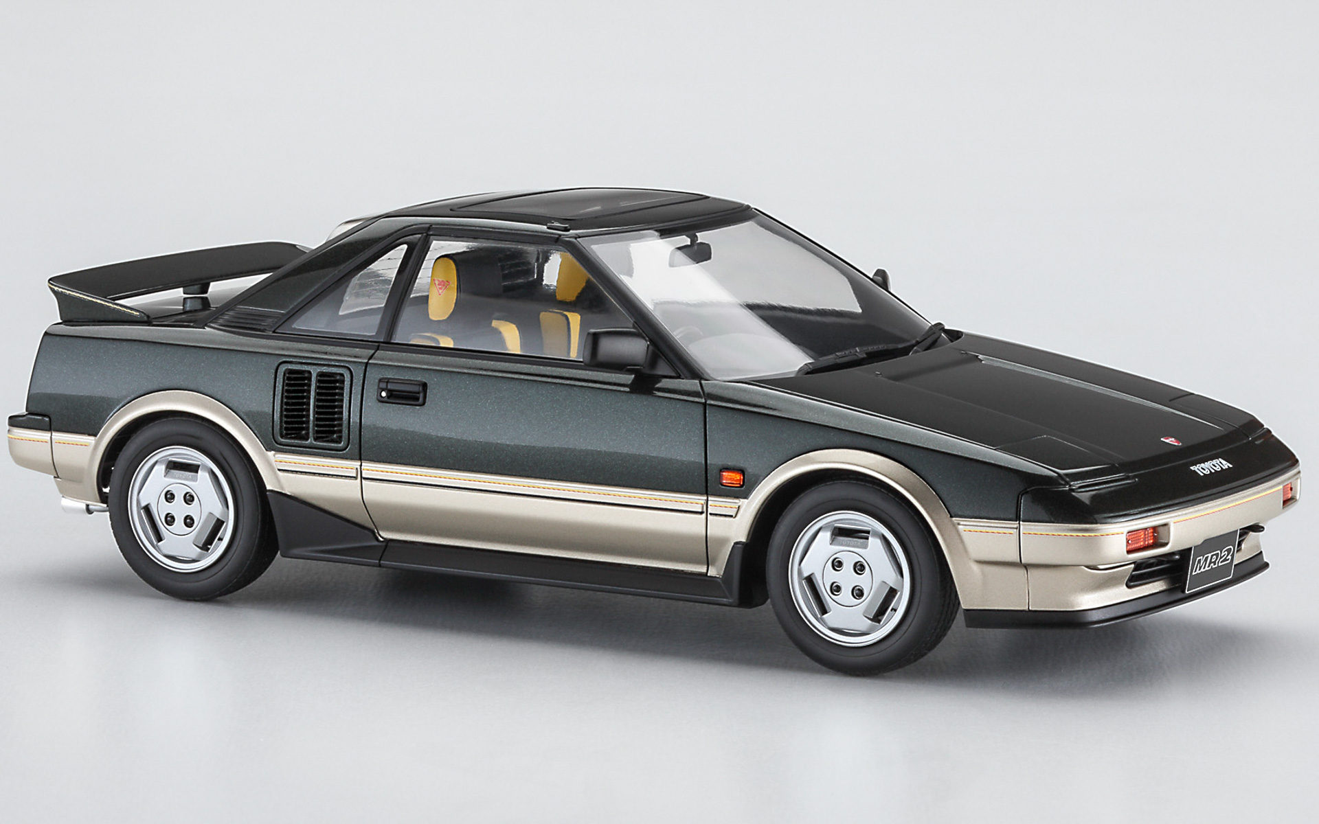 1/24スケールプラモデル「トヨタ MR2（AW11）前期型 G-リミテッド（ムーンルーフ）」完成見本