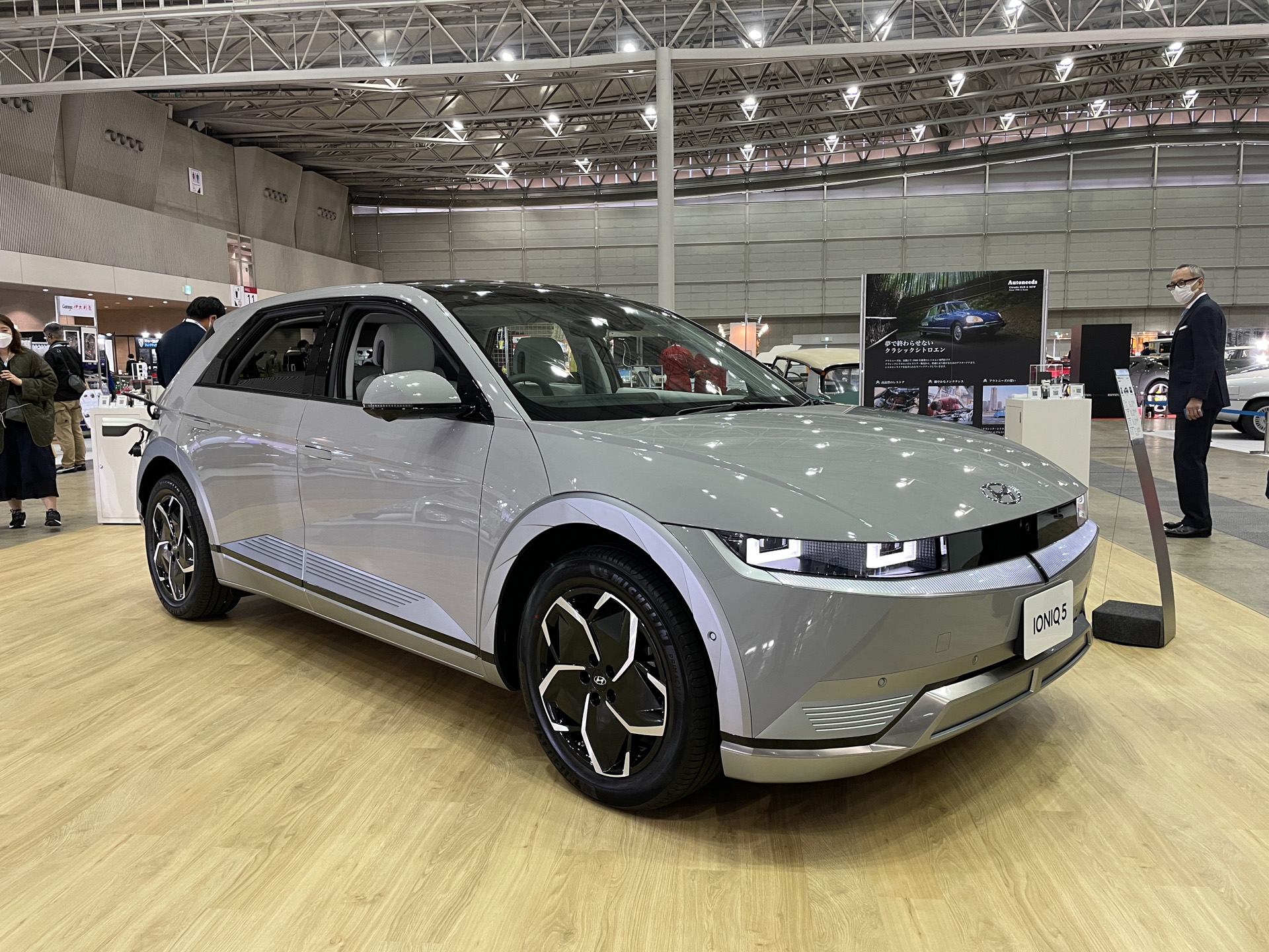新世代自動車として展示されたHyundai Mobility Japanの「IONIQ 5（アイオニック 5)」