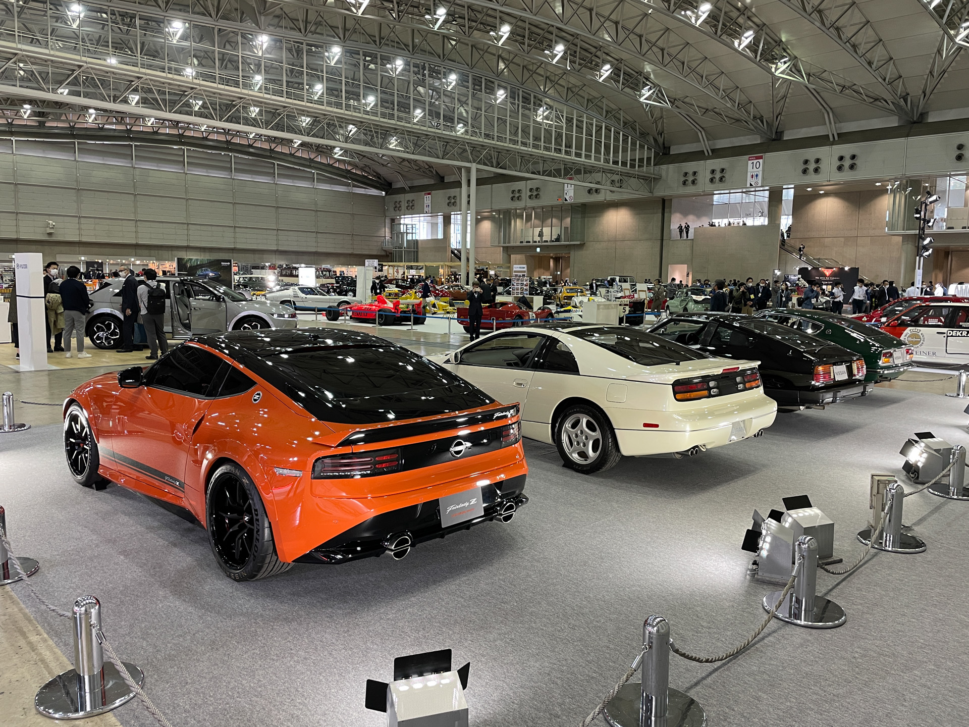 日産自動車による特別展示で「FAIRLADY Z CUSTOMIZED PROTO」が登場