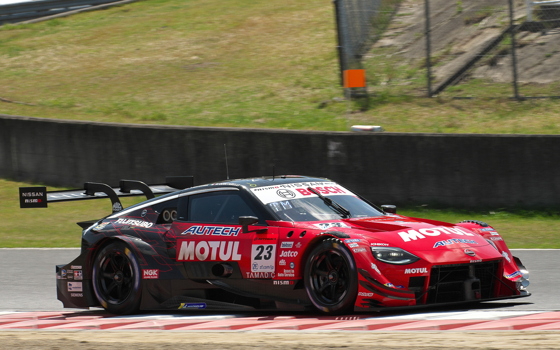 デビューレースとなった新型Zだが、23号車 MOTUL AUTECH Z（松田次生/ロニー・クインタレッリ組、MI）は9位でまさかのQ1落ちに