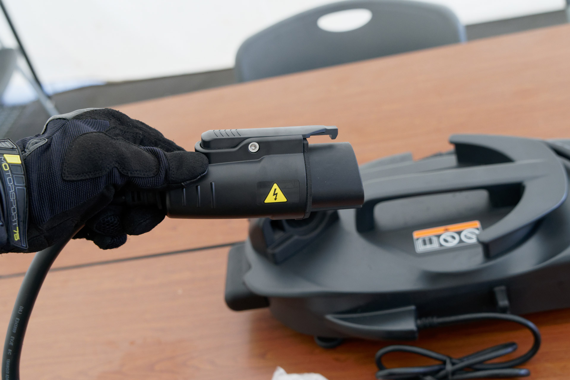 差し込み口の形状。普通充電と急速充電で共用となる