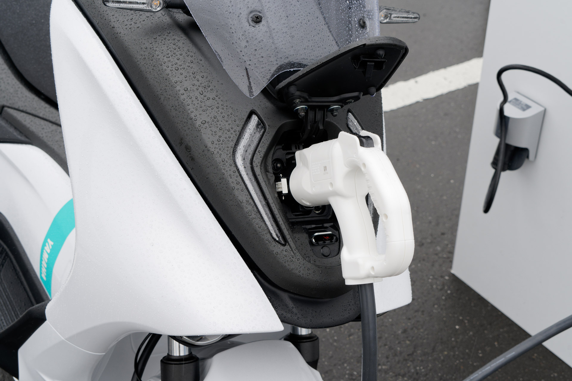 車体前方に差し込む