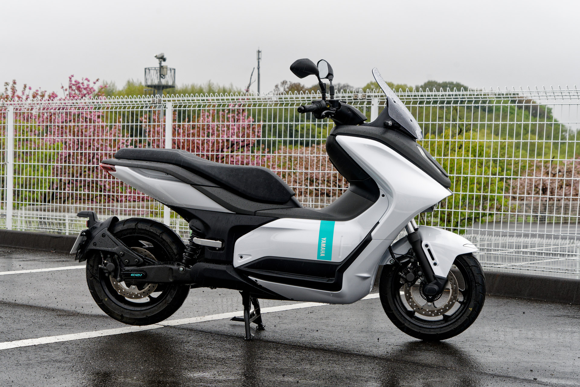 サイドから見た「E01」