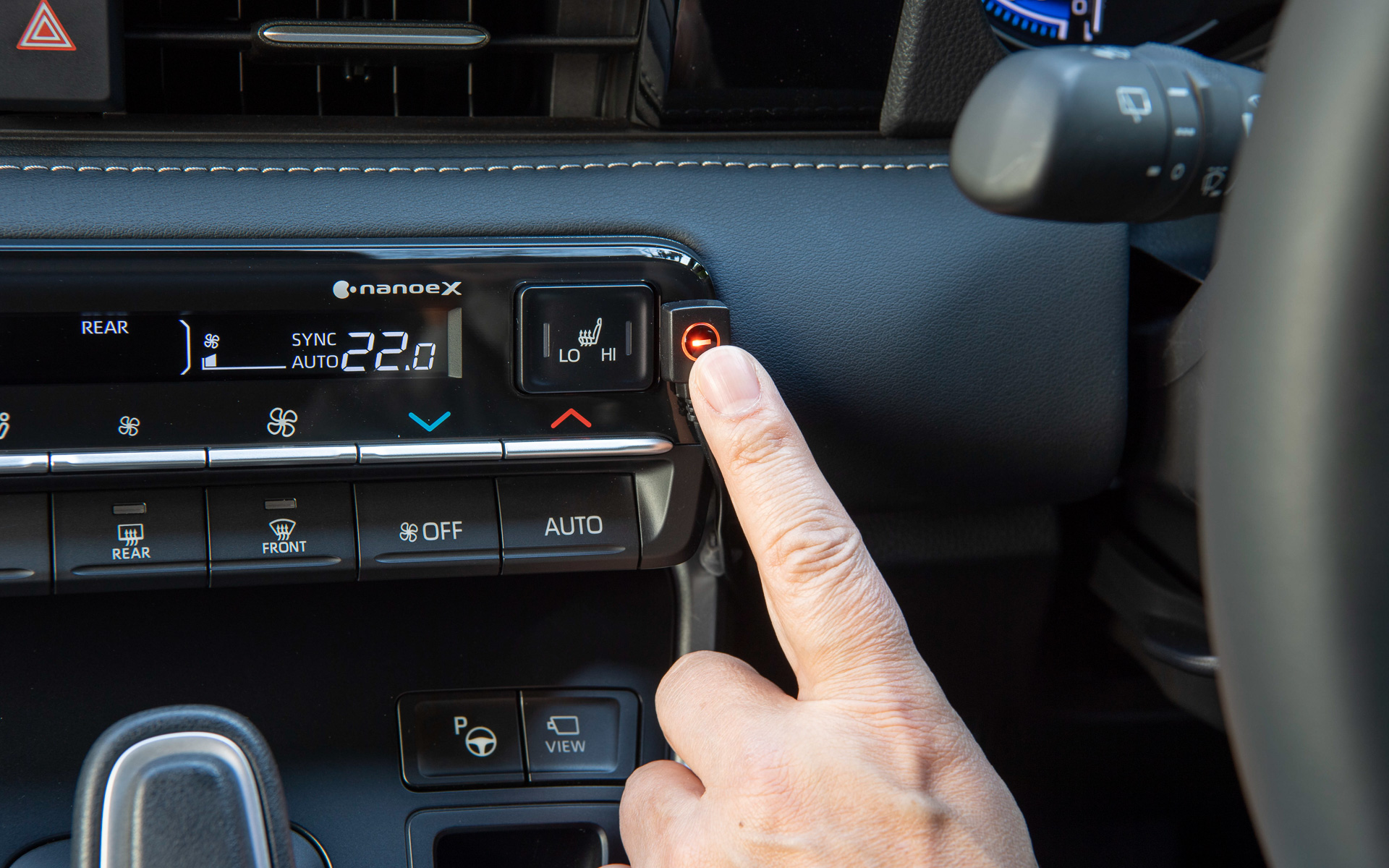 切替タイプはTV-KIT機能を「オン/オフ」できる小型スイッチが付属