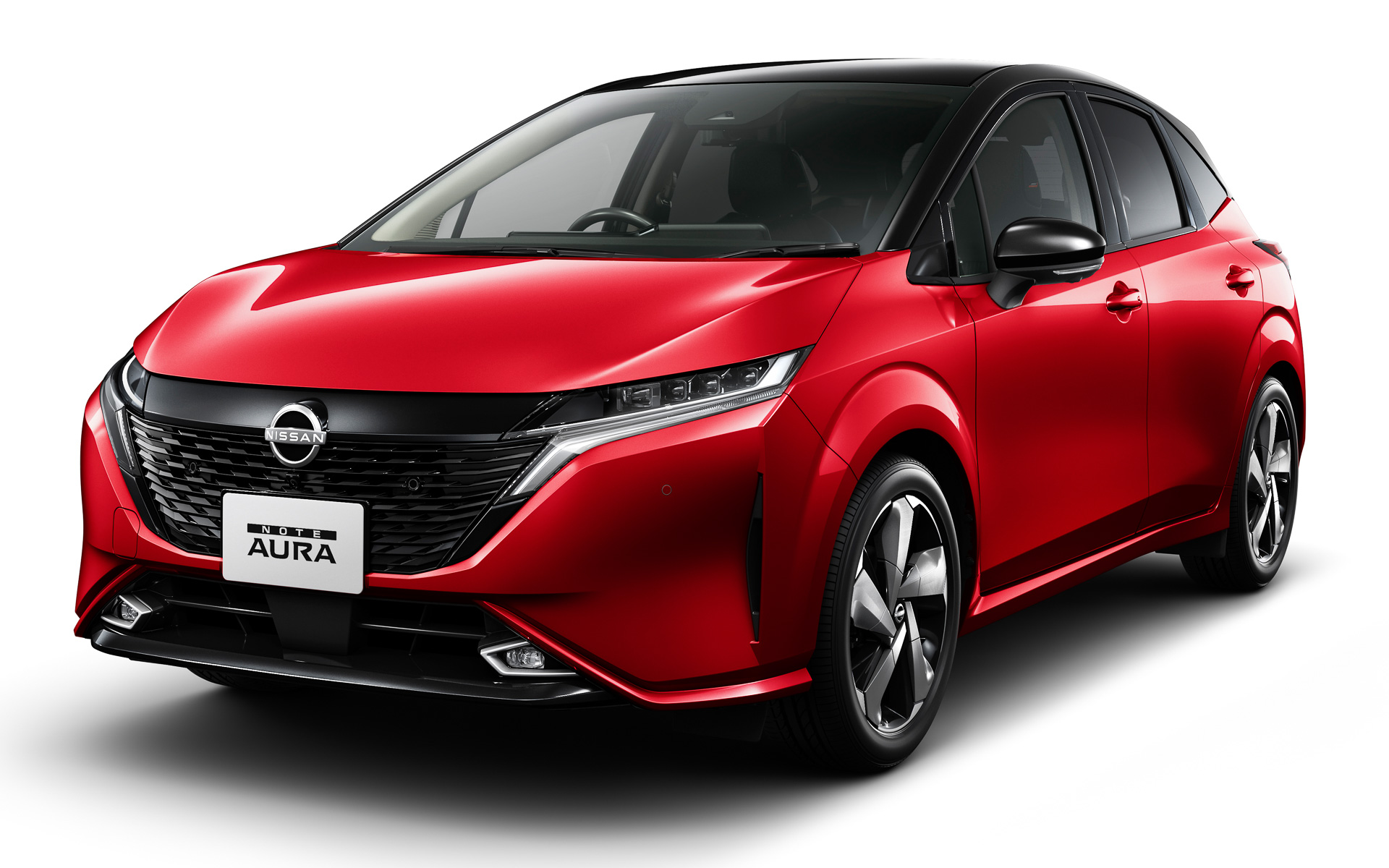 日産のノートとノート オーラが2021年度下半期の電車車販売台数で1番を獲得した。写真はノート オーラ